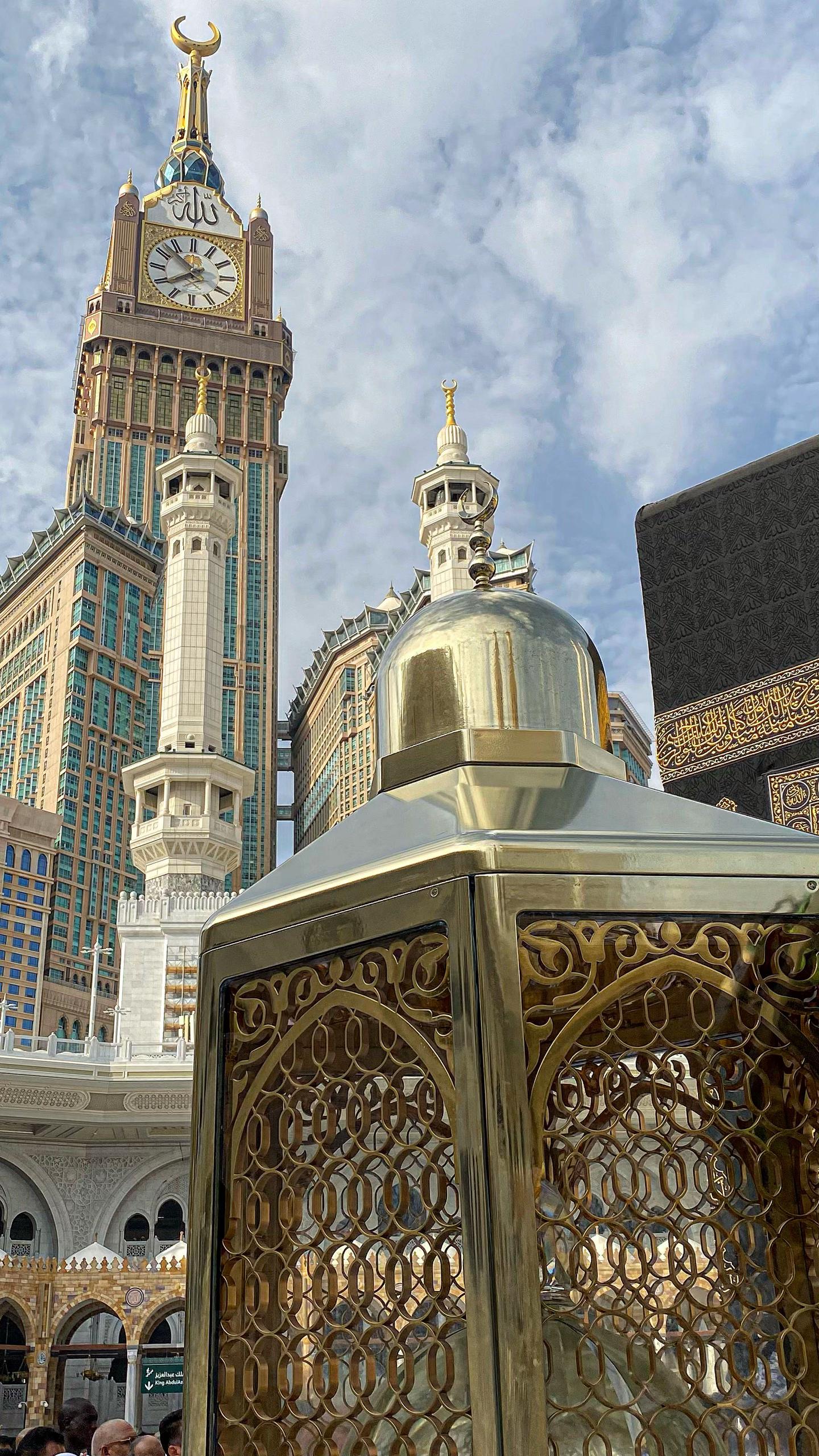 الصلاة خلف المقام